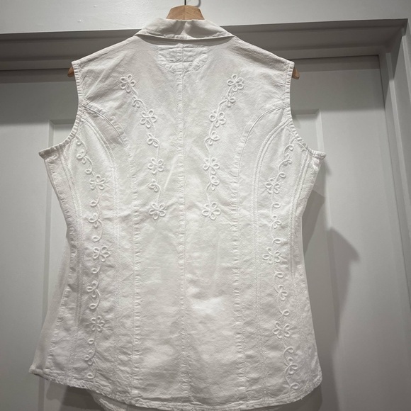 Scully White Floral Embroidered Blouse - Picture 15 of 15